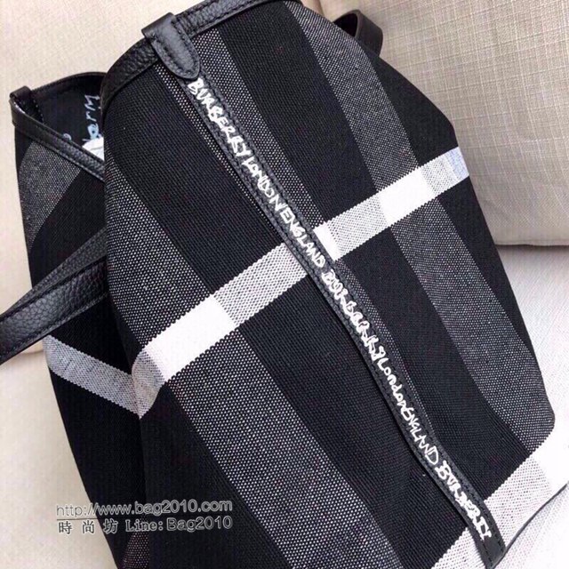 Burberry專櫃新款購物包 巴寶莉塗鴉圖案大格紋手提肩背購物袋  db1077